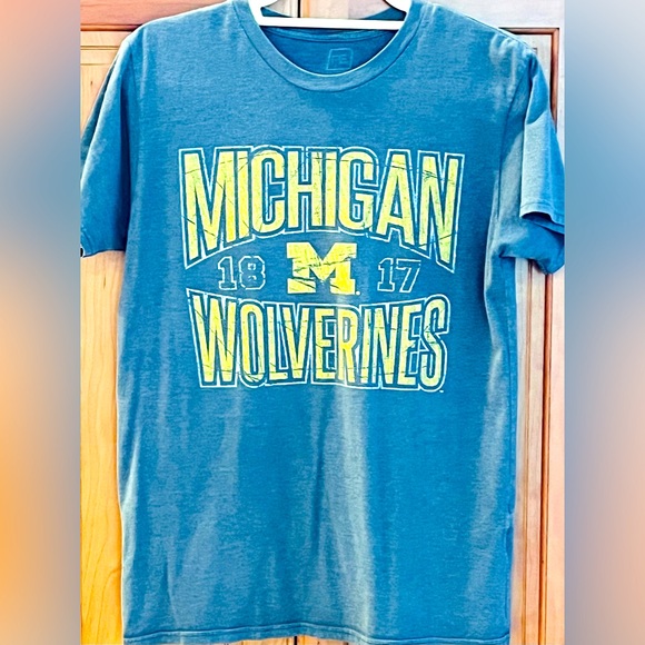 Other - MICHIGAN UNIVERSITY FOOTBALL T-SHIRT—MENS SMALL—NICE CONDITION/ NO FLAWS 💙💛